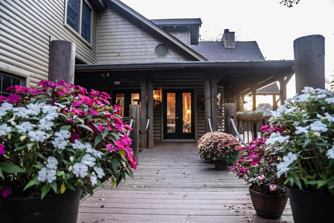 River Wellness Lodge Kingston Экстерьер фото
